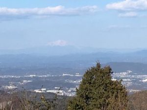 弥勒山の頂上から御嶽が見える