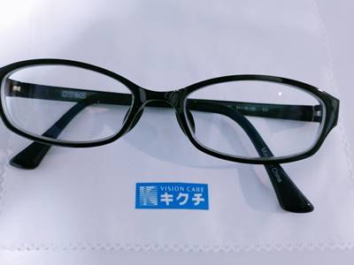 フレーム有りタイプの中学生メガネ