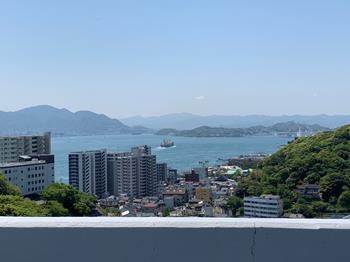 開聞海峡大橋から唐戸市場の風景