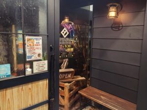 麵屋ARIGA外のベンチ